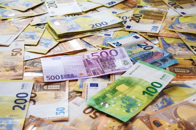 banknotes, currency, finance, euro, investment, inflation, loan, corruption, bribes, money, wealth, cash, business, savings, euro, money, money, money, money, money. Cash flow statements are moving from monthly reports to standing views