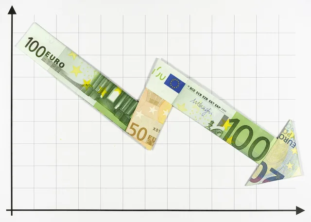 arrow, money, banknotes, currency, euro, stock exchange, loss, bank, banks, chart, development, course, tendency, growth, arrow, money, money, money, stock exchange, stock exchange, stock exchange, stock exchange, stock exchange, chart, chart, chart, chart, chart. Profit and loss statements metrics worth tracking, and the ones to ignore